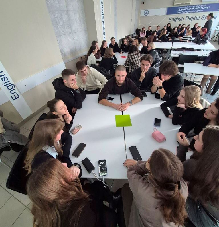 Учасники студентських дебатів